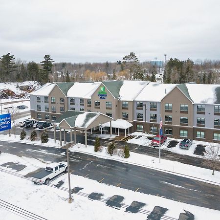 Holiday Inn Express & Suites Marquette By Ihg Esterno foto