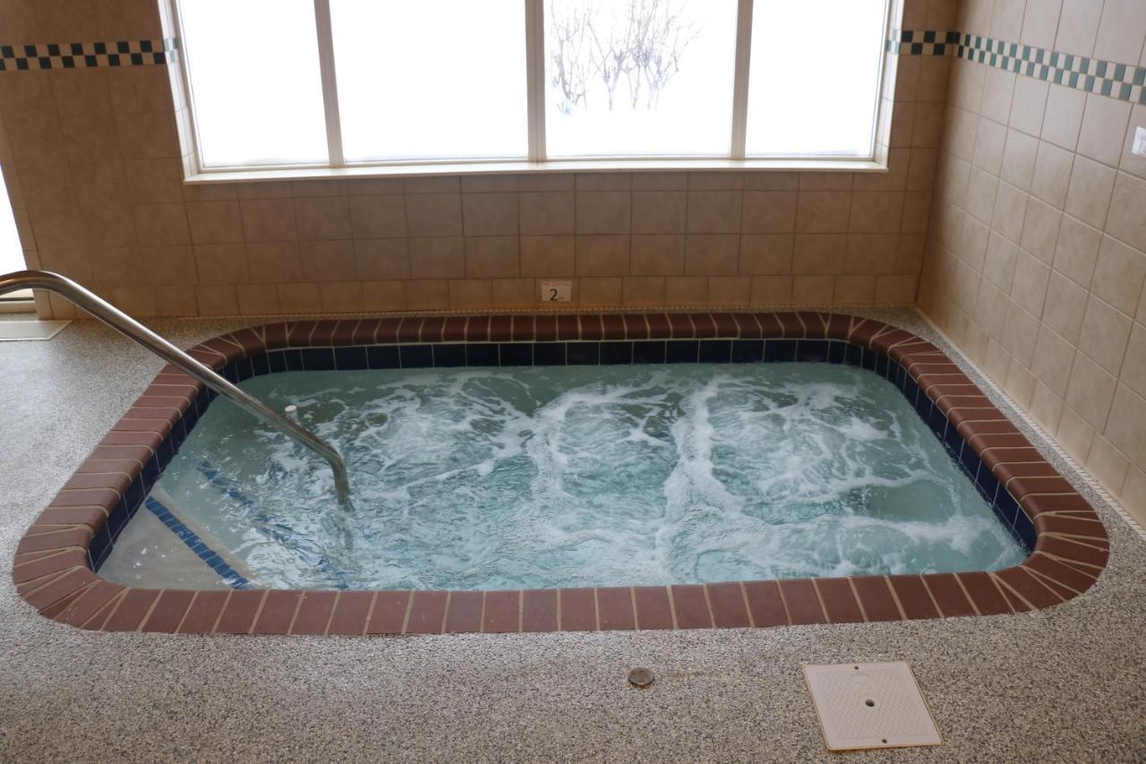 Holiday Inn Express & Suites Marquette By Ihg Esterno foto