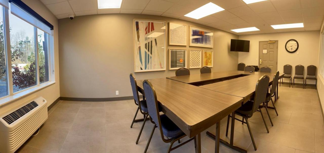 Holiday Inn Express & Suites Marquette By Ihg Esterno foto