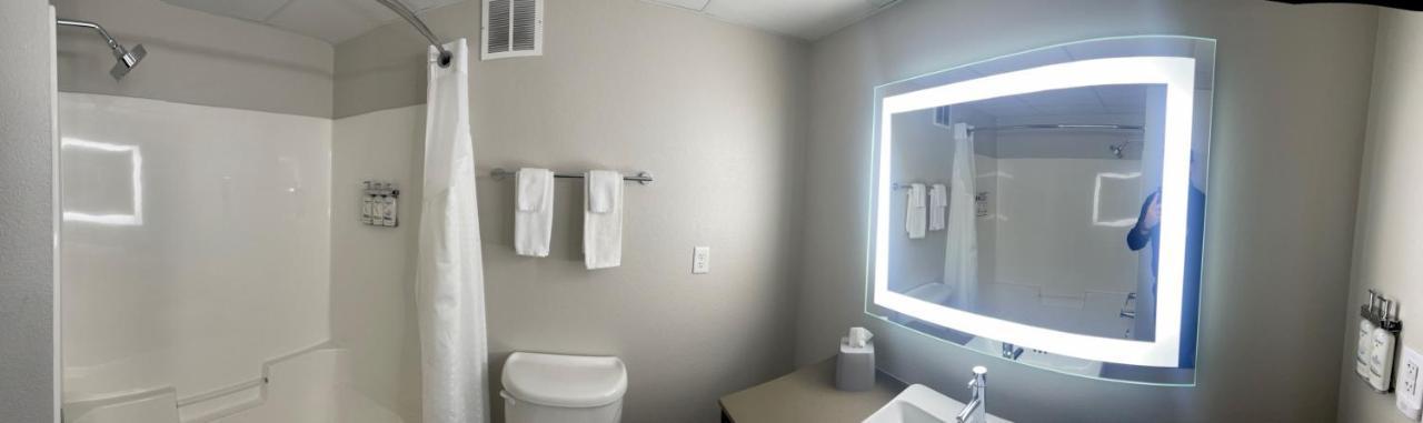 Holiday Inn Express & Suites Marquette By Ihg Esterno foto