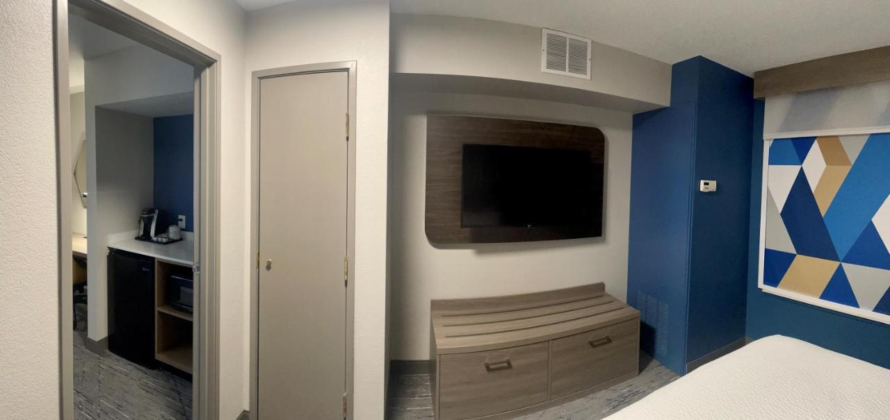 Holiday Inn Express & Suites Marquette By Ihg Esterno foto