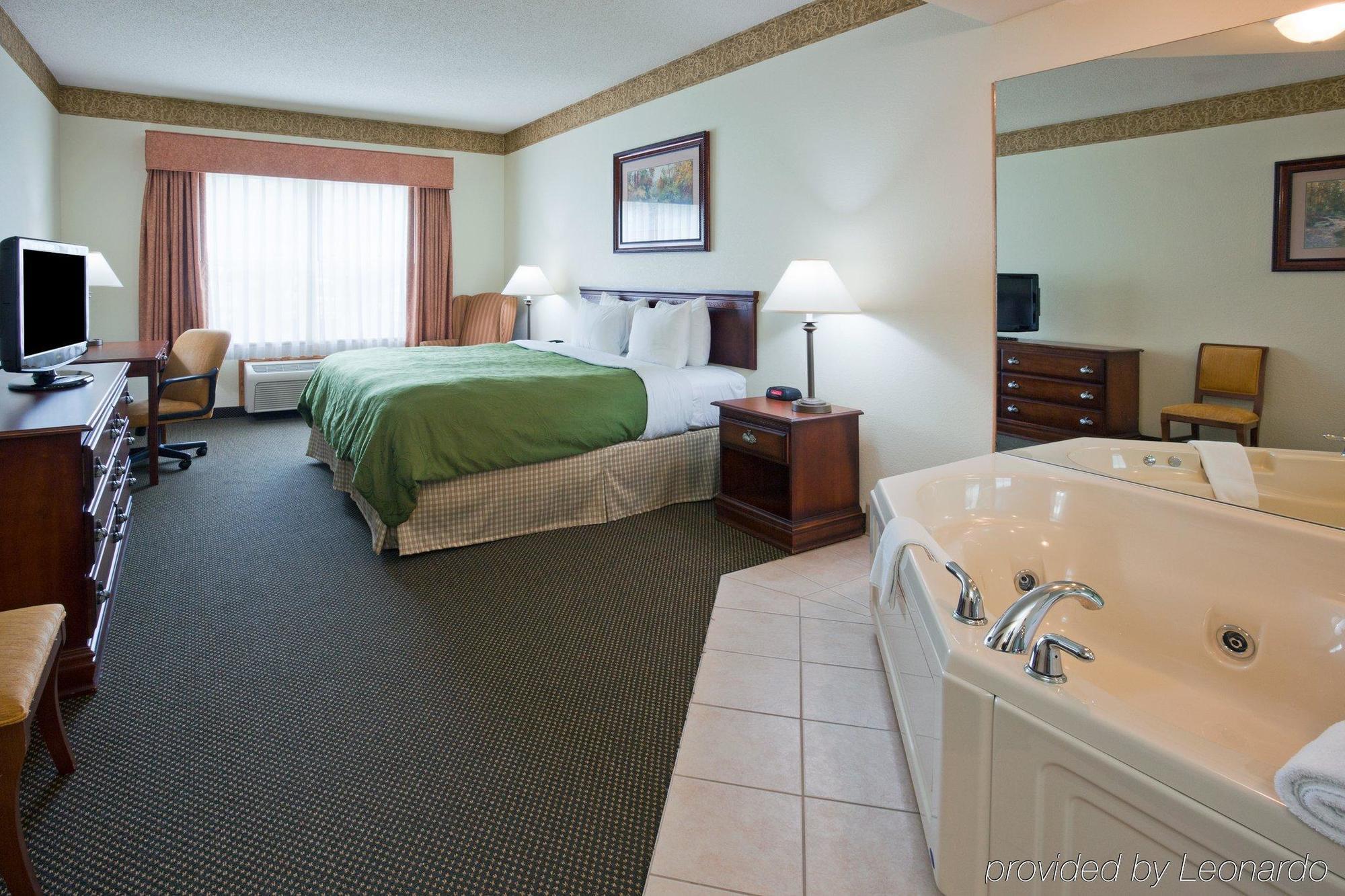 Holiday Inn Express & Suites Marquette, An Ihg Hotel Esterno foto